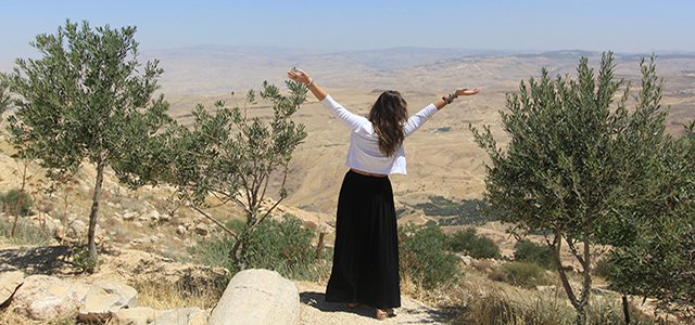 A Travel Blogger’s 5 Must Dos in Amman, Jordan hero image